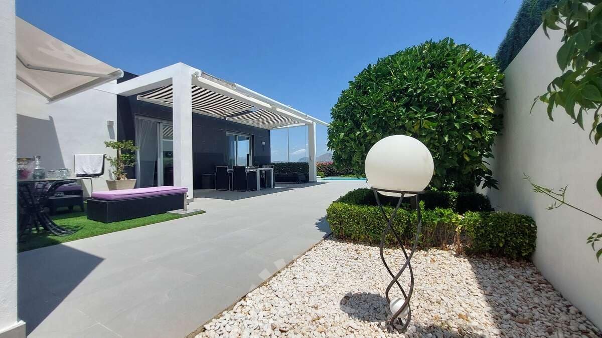 2 makuuhuone Huvila myytävänä paikassa Polop mukana uima-altaan 
autotalli - 530 000 € (Ref: 9177162)