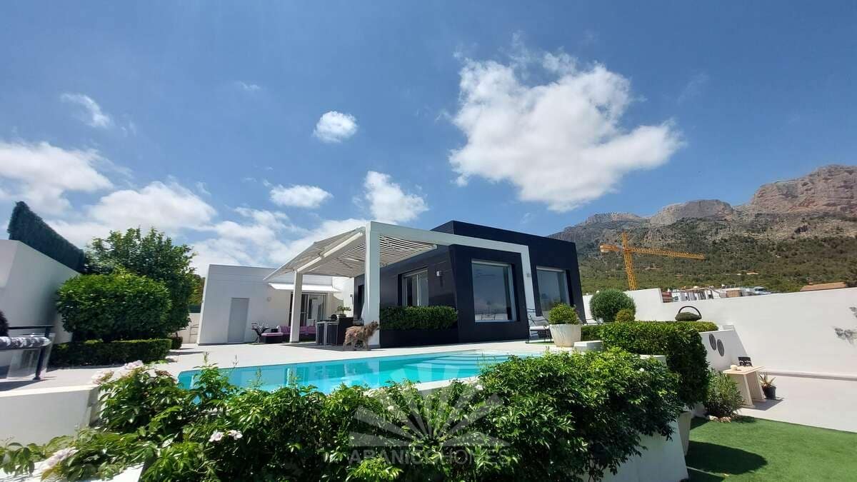 2 bedroom Villa for sale in Polop with pool garage - € 530,000 (Ref: 9177162)