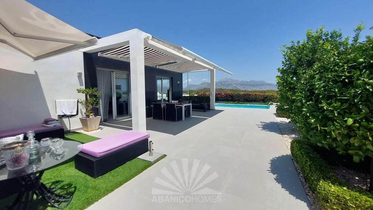 2 bedroom Villa for sale in Polop with pool garage - € 530,000 (Ref: 9177162)