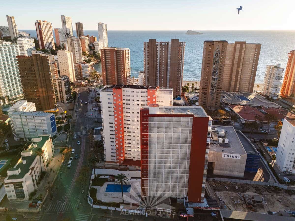 2 bedroom Apartment for rent in Benidorm with pool garage - € 2,500 (Ref: 9816811)