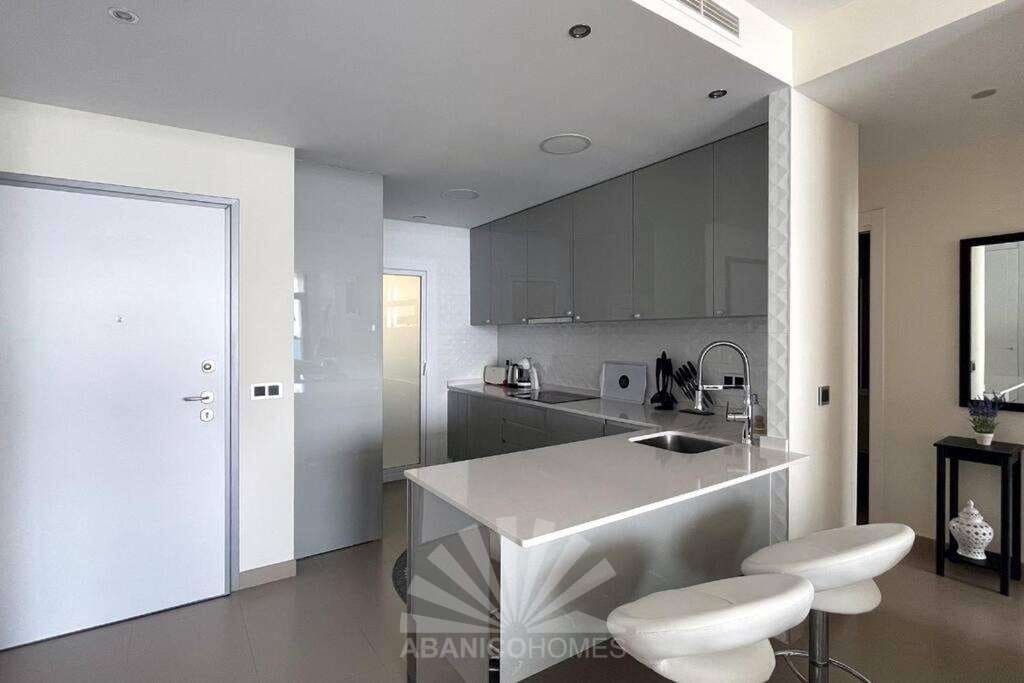 2 bedroom Apartment for rent in Benidorm with pool garage - € 4,000 (Ref: 9816812)