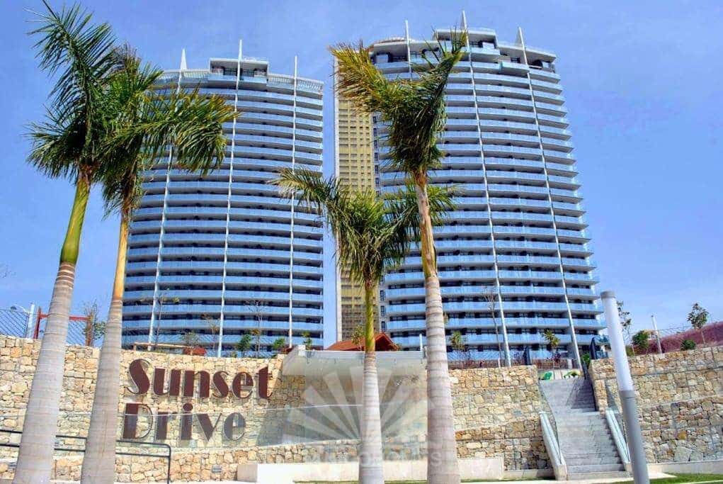 2 bedroom Apartment for rent in Benidorm with pool garage - € 4,000 (Ref: 9816812)