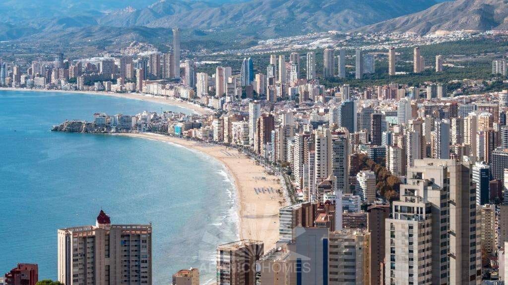2 bedroom Apartment for rent in Benidorm with pool garage - € 4,000 (Ref: 9816812)