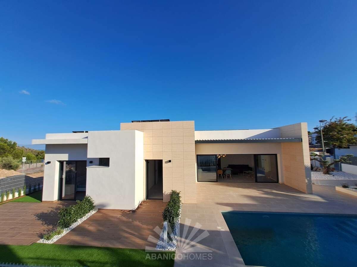 3 bedroom Villa for sale in Polop with pool - € 549,000 (Ref: 9819761)