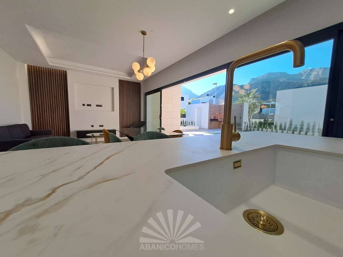 3 bedroom Villa for sale in Polop with pool - € 549,000 (Ref: 9819761)