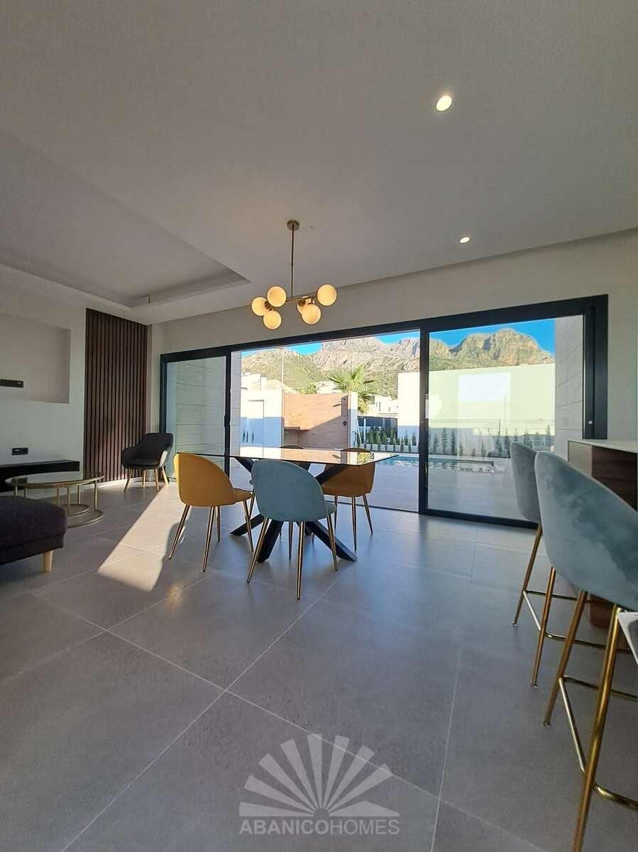 3 bedroom Villa for sale in Polop with pool - € 549,000 (Ref: 9819761)