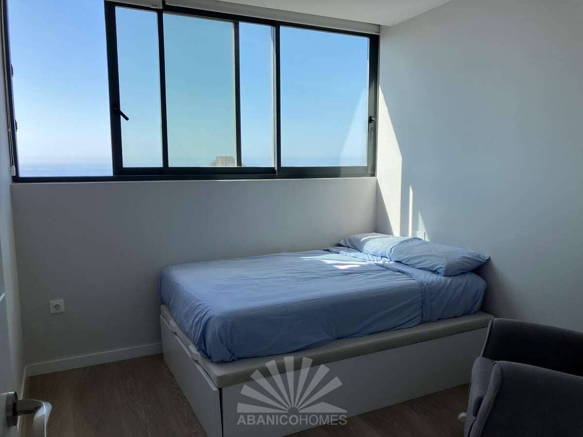 3 soverom Kjedet enebolig til leie i Benidorm med svømmebasseng garasje - € 3 000 (Ref: 9986235)