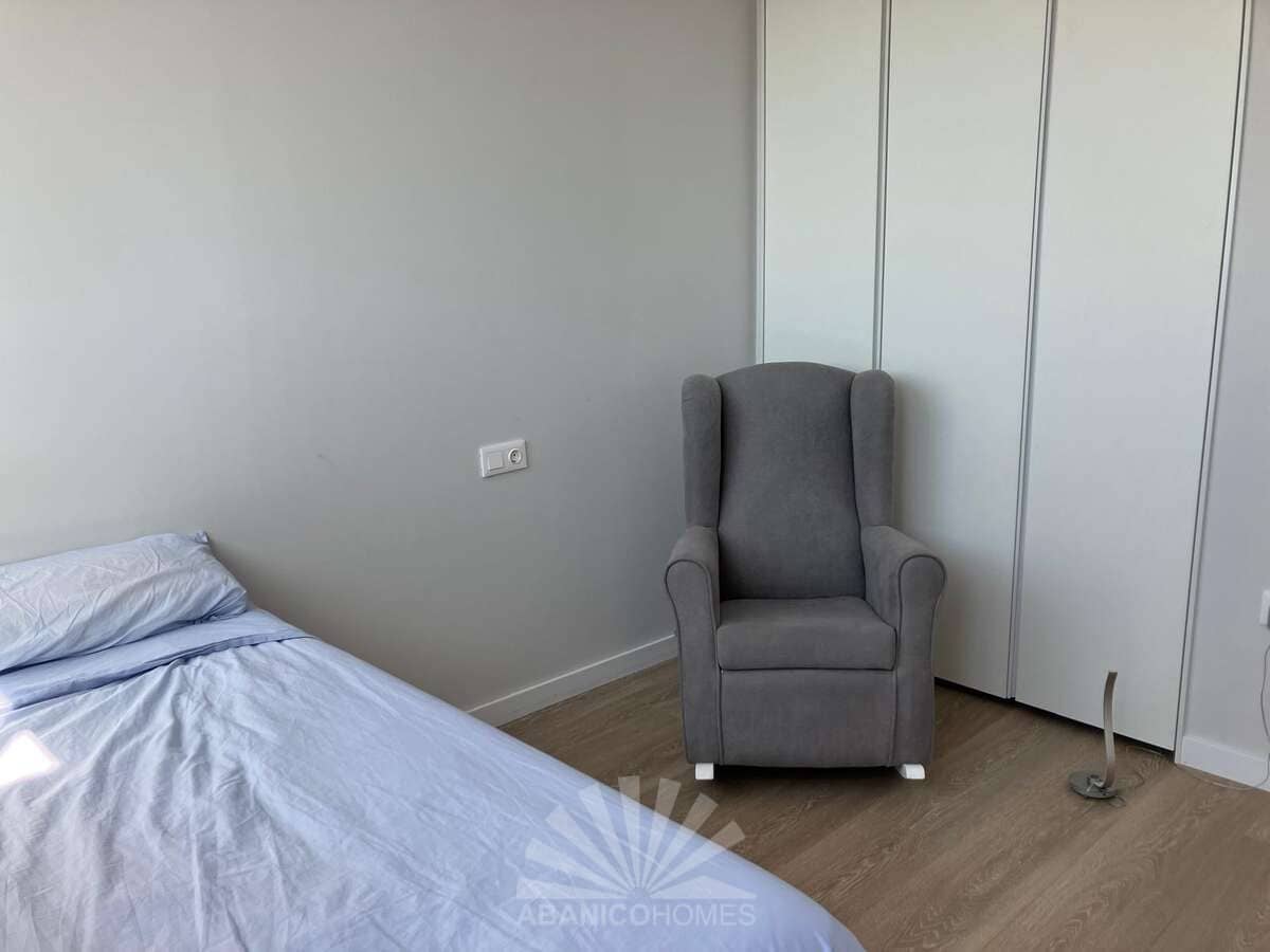 3 soverom Kjedet enebolig til leie i Benidorm med svømmebasseng garasje - € 3 000 (Ref: 9986235)