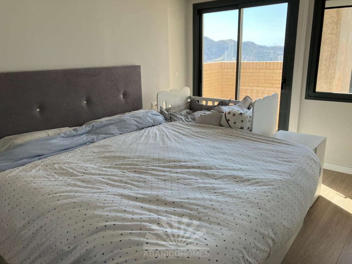 3 soverom Kjedet enebolig til leie i Benidorm med svømmebasseng garasje - € 3 000 (Ref: 9986235)