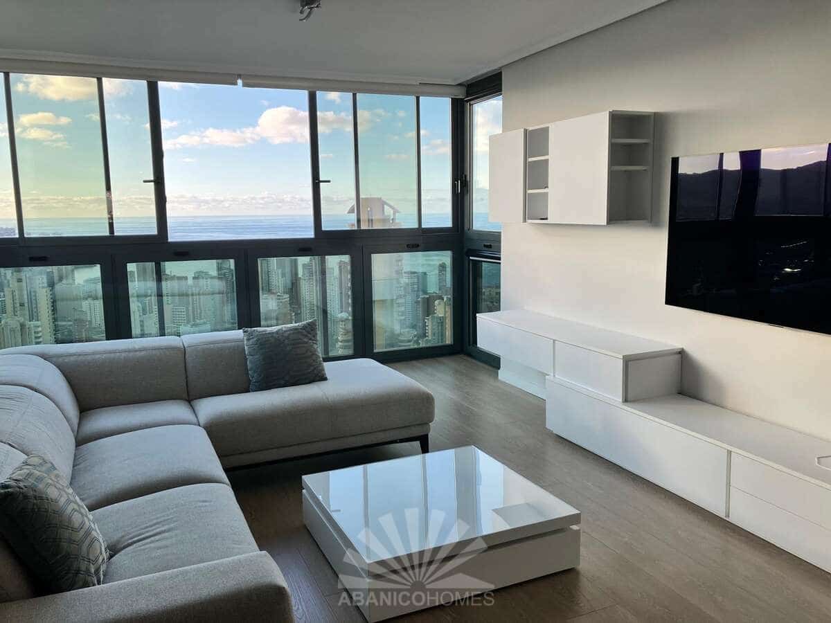 3 soverom Kjedet enebolig til leie i Benidorm med svømmebasseng garasje - € 3 000 (Ref: 9986235)