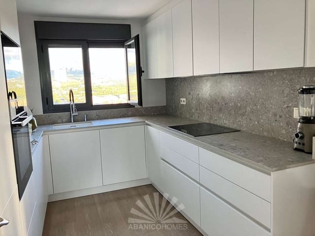 3 soverom Kjedet enebolig til leie i Juzgados - Plaza de Toros, Benidorm med svømmebasseng garasje - € 3 000 (Ref: 9986235)