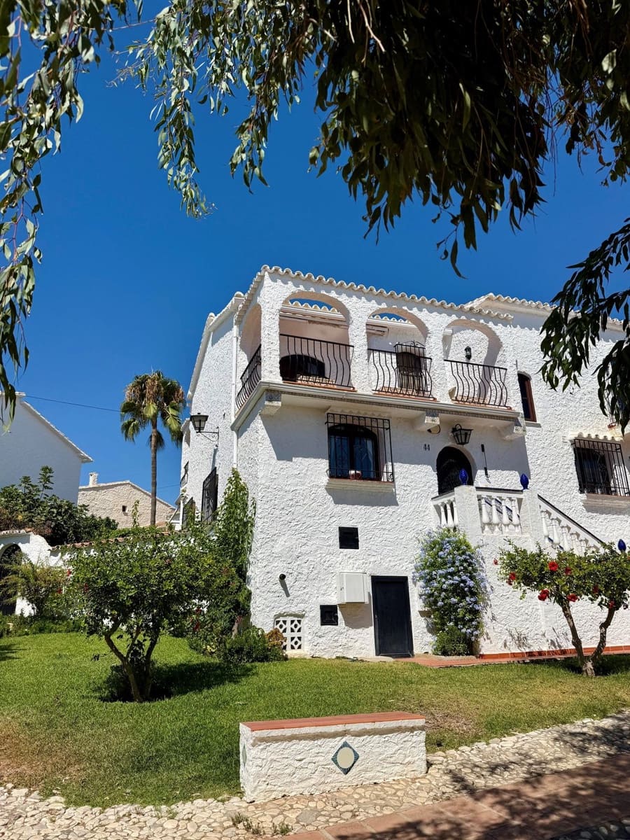 Pareado de 2 habitaciones en Nerja en venta con piscina - 495.000 € (Ref: 10103483)