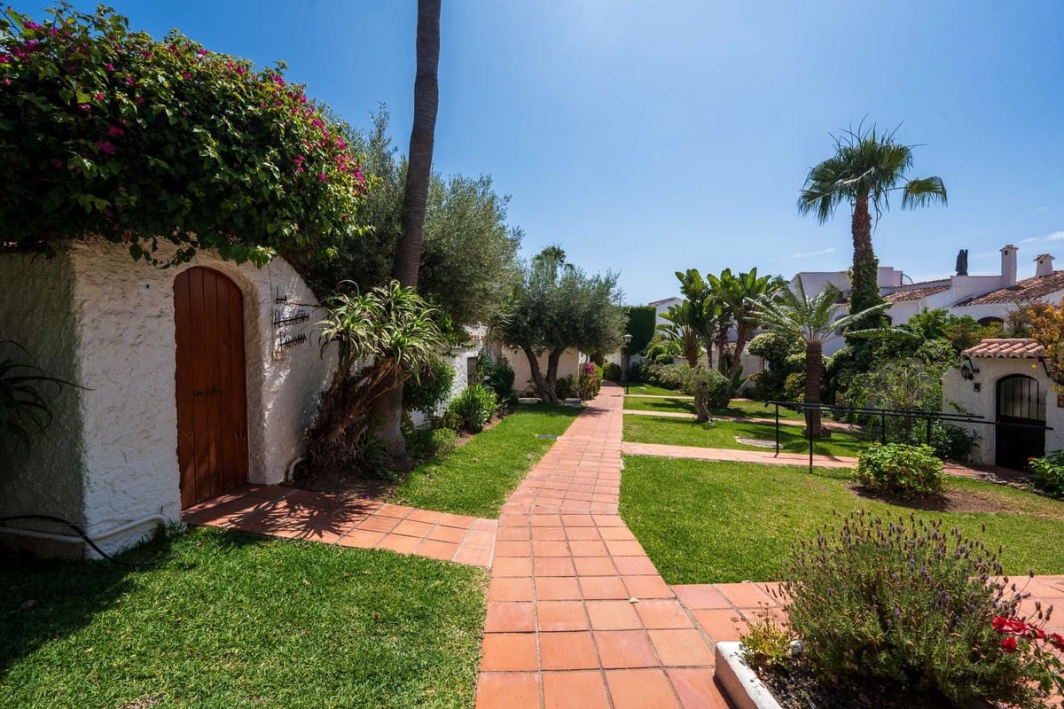 Pareado de 2 habitaciones en Nerja en venta con piscina - 495.000 € (Ref: 10103483)