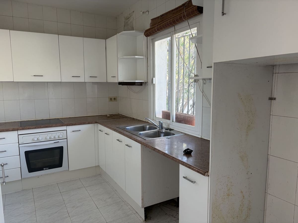 5 quarto Moradia para venda em Nerja com piscina garagem - 380 000 € (Ref: 10161867)