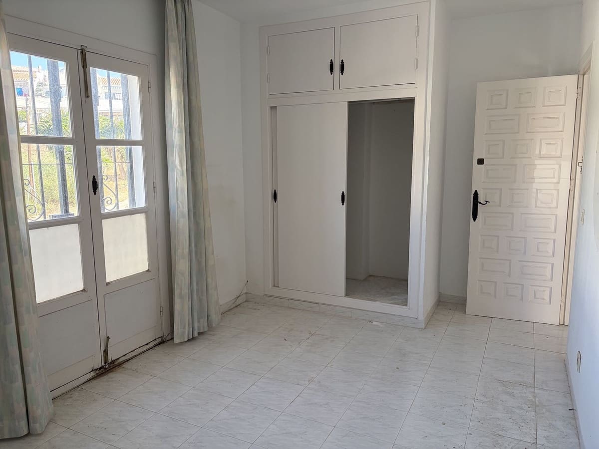 5 quarto Moradia para venda em Nerja com piscina garagem - 380 000 € (Ref: 10161867)