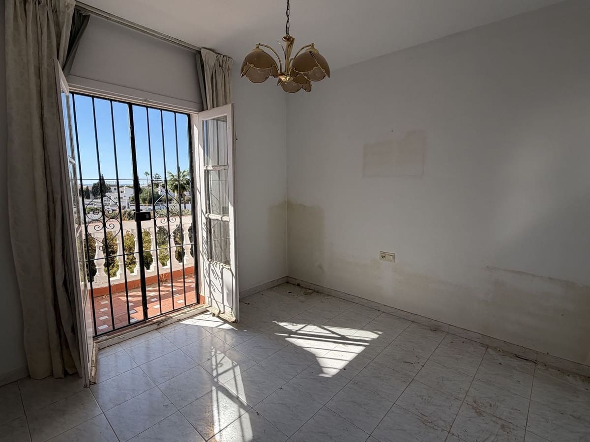 5 quarto Moradia para venda em Nerja com piscina garagem - 380 000 € (Ref: 10161867)