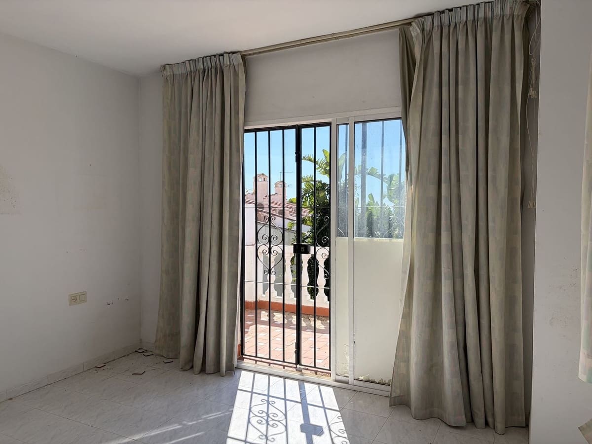 5 quarto Moradia para venda em Nerja com piscina garagem - 380 000 € (Ref: 10161867)