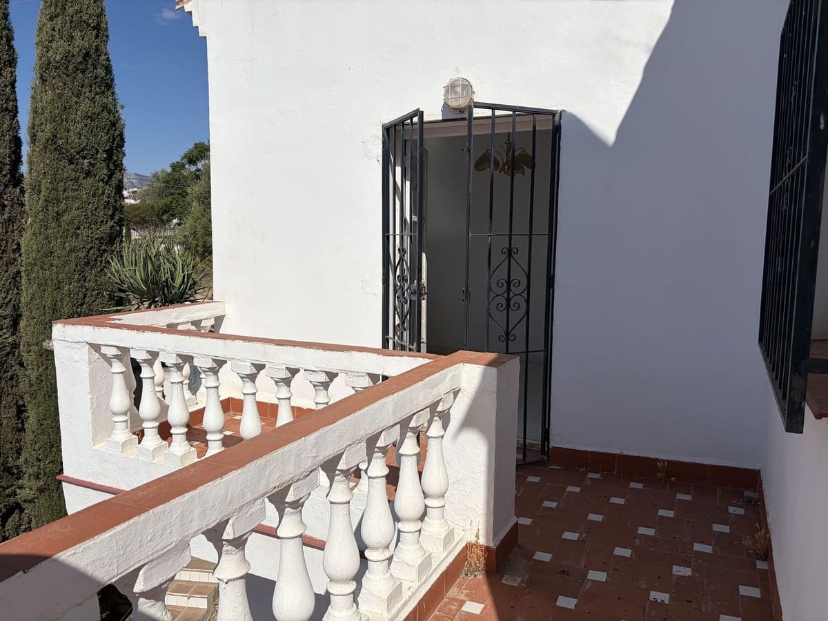 5 quarto Moradia para venda em Nerja com piscina garagem - 380 000 € (Ref: 10161867)