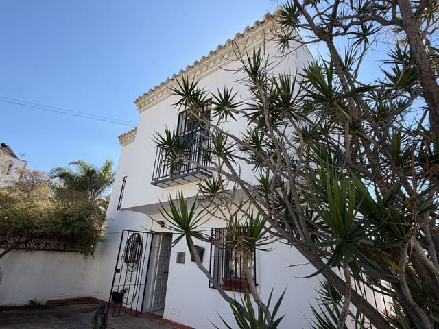 5 sypialnia Willa na sprzedaż w Avda Pescia - Ctra de Frigiliana, Nerja z basenem garażem - 380 000 € (Ref: 10161867)