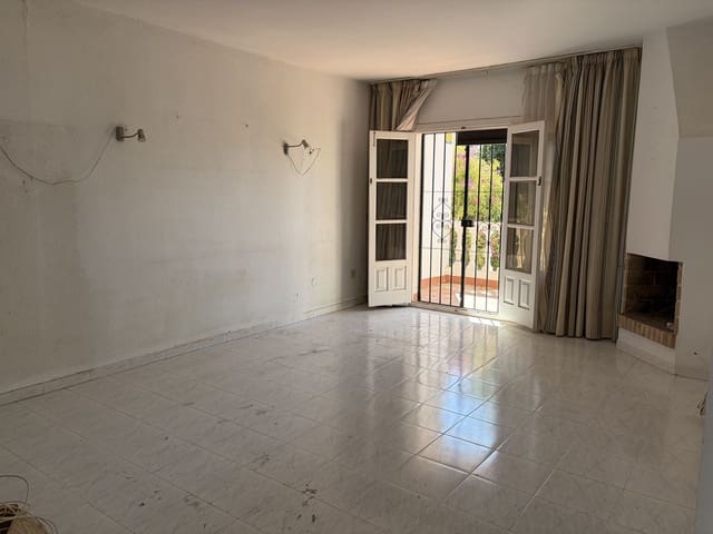 5 sypialnia Willa na sprzedaż w Avda Pescia - Ctra de Frigiliana, Nerja z basenem garażem - 380 000 € (Ref: 10161867)