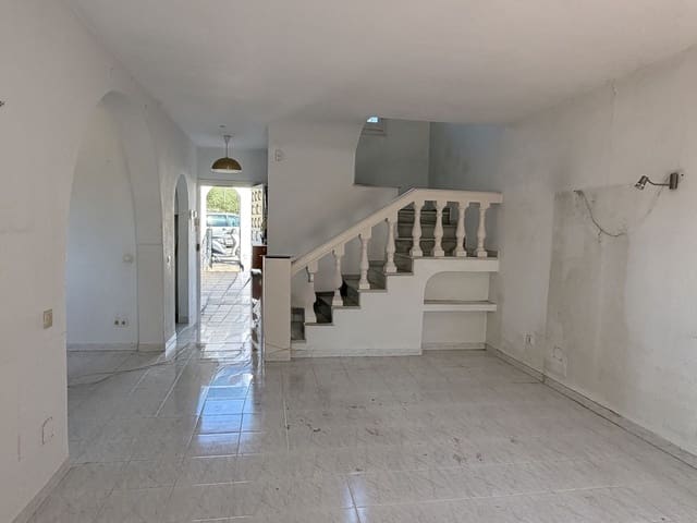 5 sypialnia Willa na sprzedaż w Avda Pescia - Ctra de Frigiliana, Nerja z basenem garażem - 380 000 € (Ref: 10161867)