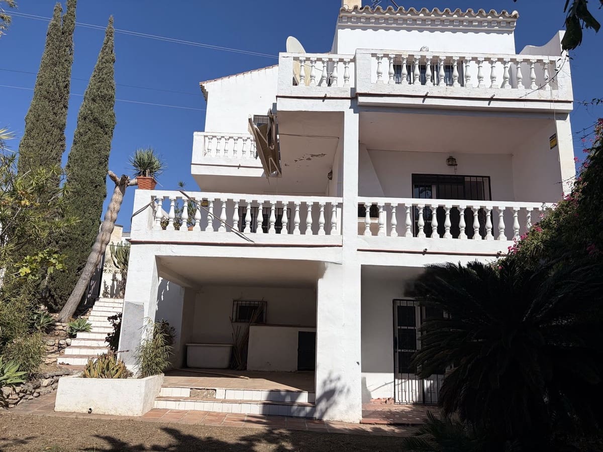 5 quarto Moradia para venda em Nerja com piscina garagem - 380 000 € (Ref: 10161867)
