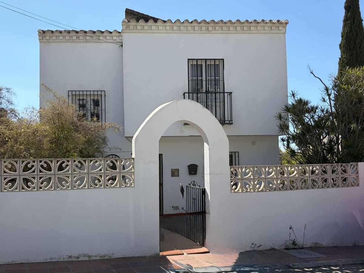 5 quarto Moradia para venda em Nerja com piscina garagem - 380 000 € (Ref: 10161867)