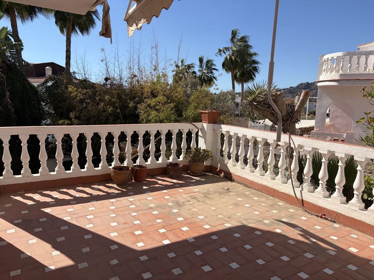 5 quarto Moradia para venda em Nerja com piscina garagem - 380 000 € (Ref: 10161867)