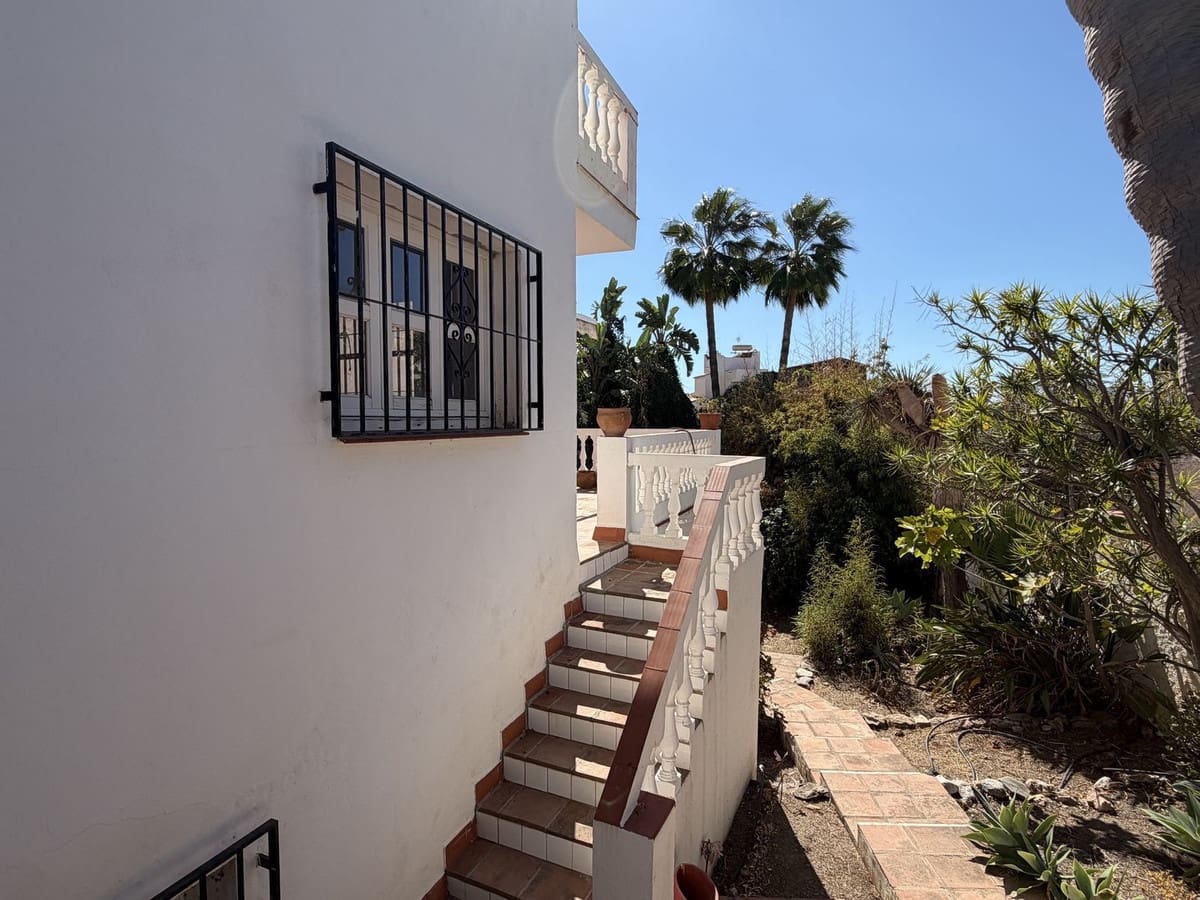5 quarto Moradia para venda em Nerja com piscina garagem - 380 000 € (Ref: 10161867)