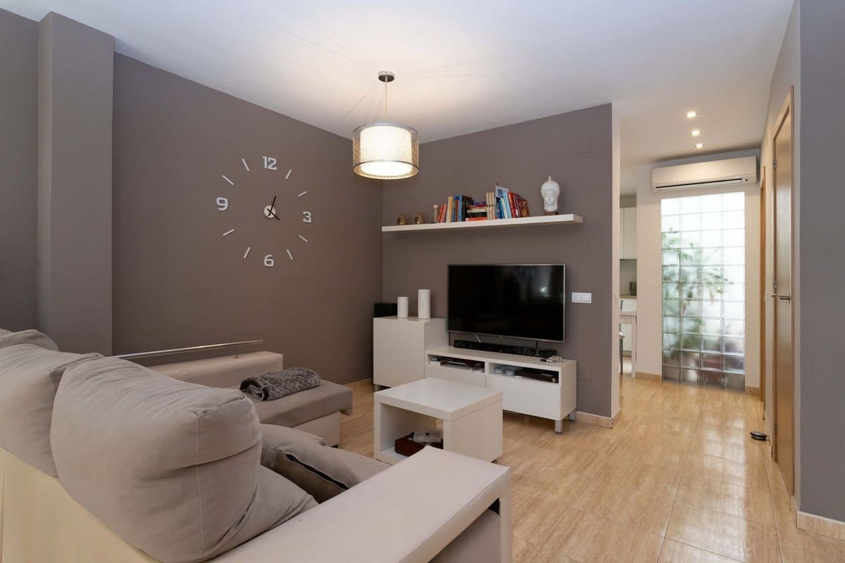 4 soveværelse Byhus til salg i Torrox-Costa med swimmingpool - € 399.000 (Ref: 7948555)