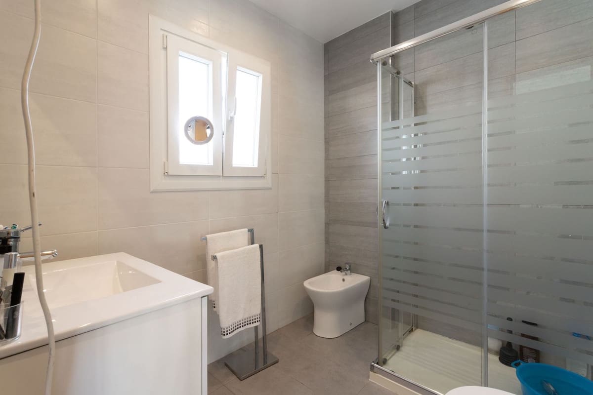 4 soveværelse Byhus til salg i Torrox-Costa med swimmingpool - € 399.000 (Ref: 7948555)