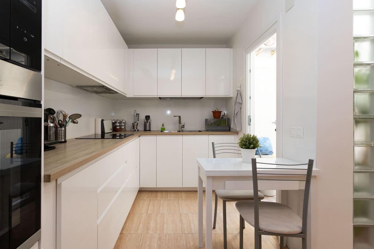 4 soveværelse Byhus til salg i Torrox-Costa med swimmingpool - € 399.000 (Ref: 7948555)