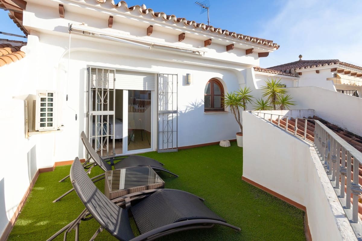 4 soveværelse Byhus til salg i Torrox-Costa med swimmingpool - € 399.000 (Ref: 7948555)