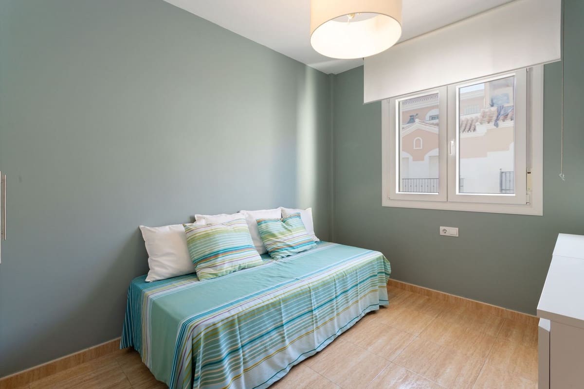 4 soveværelse Byhus til salg i Torrox-Costa med swimmingpool - € 399.000 (Ref: 7948555)