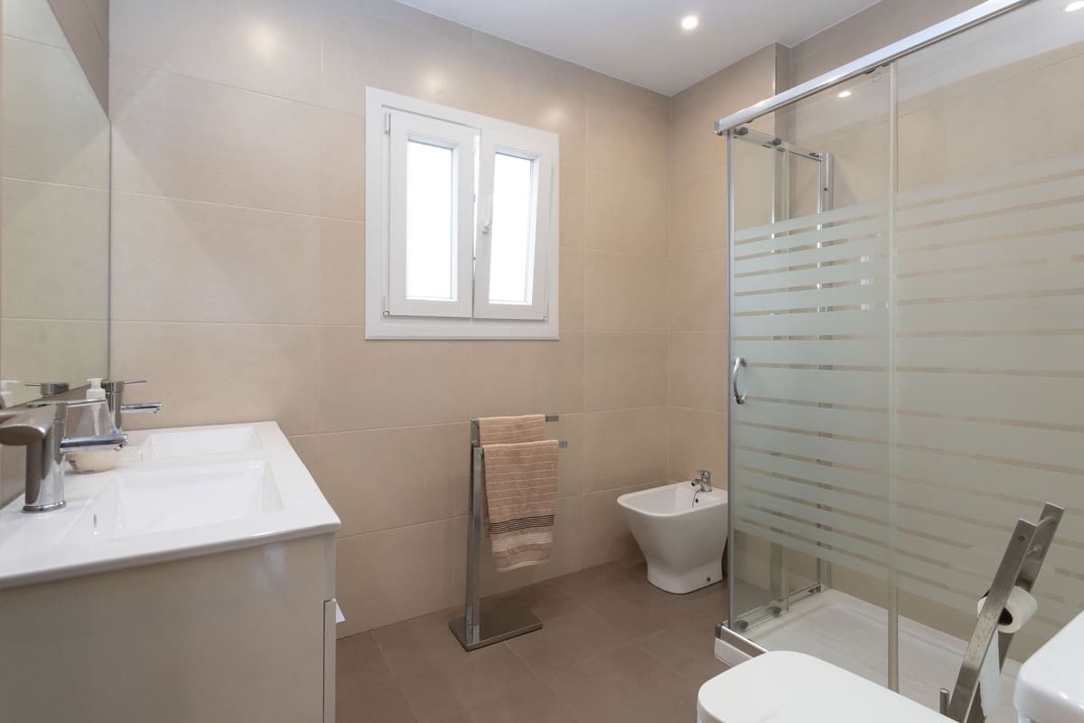 4 soveværelse Byhus til salg i Torrox-Costa med swimmingpool - € 399.000 (Ref: 7948555)