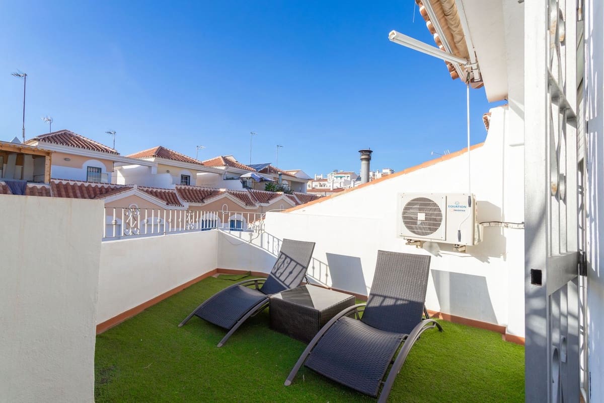 4 soveværelse Byhus til salg i Torrox-Costa med swimmingpool - € 399.000 (Ref: 7948555)