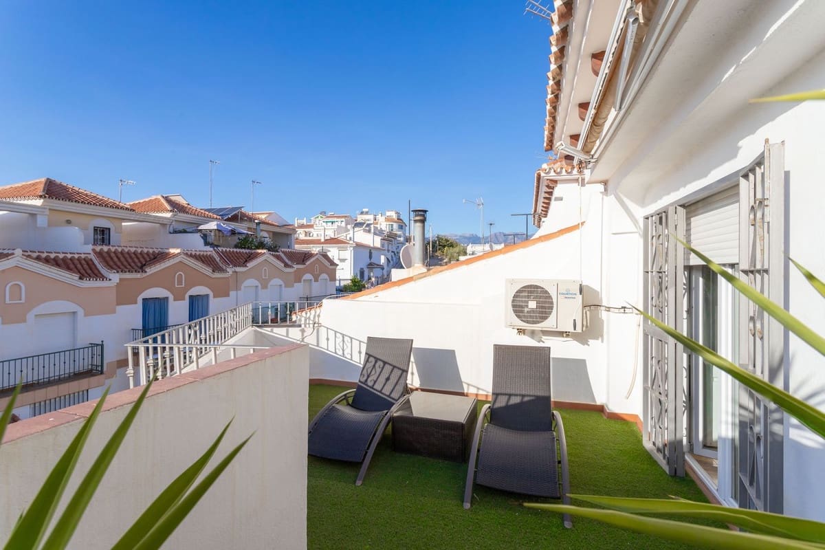 4 soveværelse Byhus til salg i Torrox-Costa med swimmingpool - € 399.000 (Ref: 7948555)