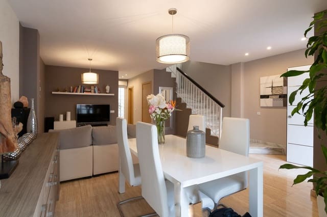 4 soveværelse Byhus til salg i Urbanización Santa Rosa, Torrox med swimmingpool - € 399.000 (Ref: 7948555)