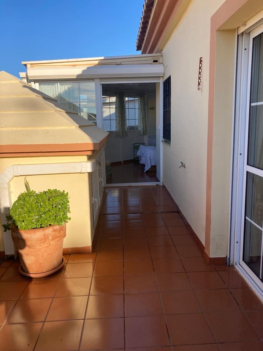 2 bedroom Penthouse for sale in Torrox-Costa with garage - € 425,000 (Ref: 9534913)