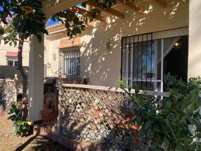 2 slaapkamer Halfvrijstaande villa te koop in Torrox Park, Torrox met zwembad garage - € 340.000 (Ref: 9640674)