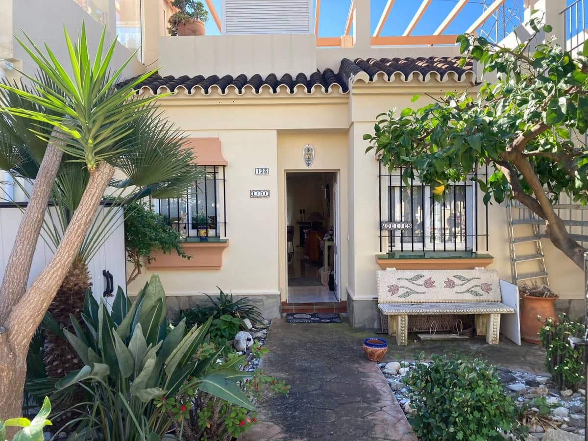 Pareado de 2 habitaciones en Torrox-Costa en venta con piscina garaje - 340.000 € (Ref: 9640674)