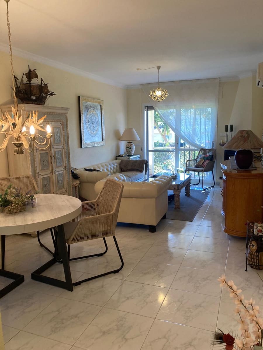 2 slaapkamer Halfvrijstaande villa te koop in Torrox-Costa met zwembad garage - € 340.000 (Ref: 9640674)