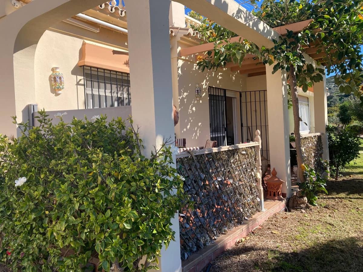 2 makuuhuone Paritalo myytävänä paikassa Torrox-Costa mukana uima-altaan 
autotalli - 299 000 € (Ref: 9640674)