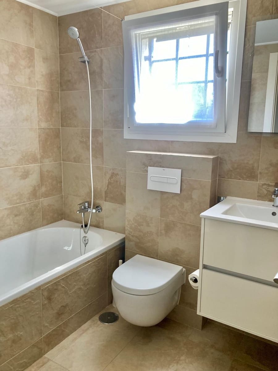 2 slaapkamer Penthouse te koop in Caleta de Velez met zwembad garage - € 485.000 (Ref: 9782200)