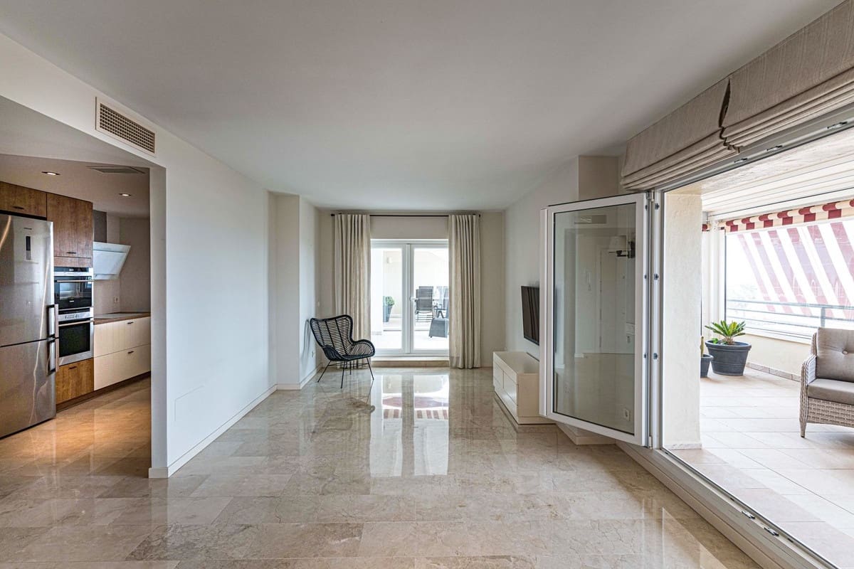 2 slaapkamer Penthouse te koop in Caleta de Velez met zwembad garage - € 485.000 (Ref: 9782200)