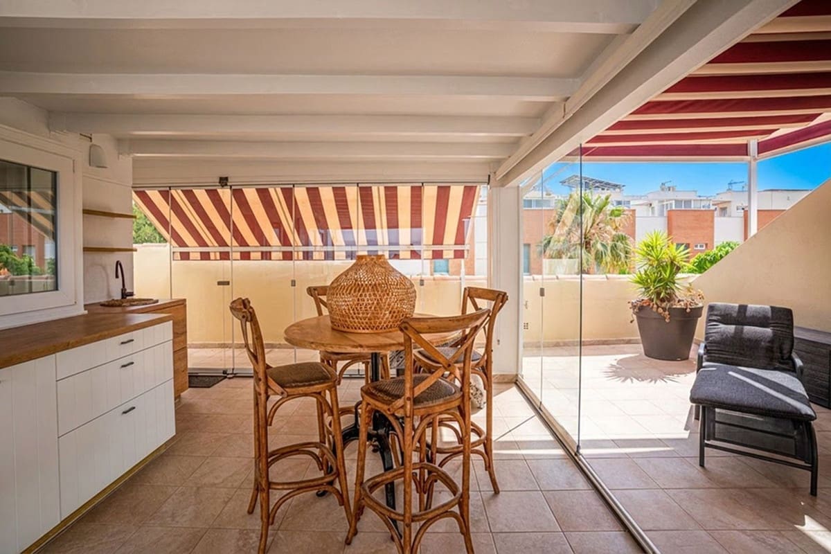 2 slaapkamer Penthouse te koop in Caleta de Velez met zwembad garage - € 485.000 (Ref: 9782200)