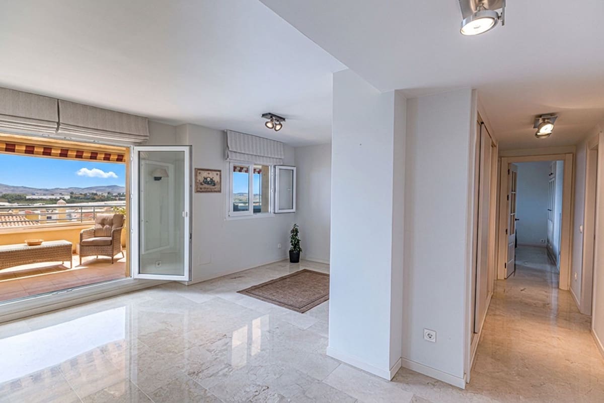 2 slaapkamer Penthouse te koop in Caleta de Velez met zwembad garage - € 485.000 (Ref: 9782200)