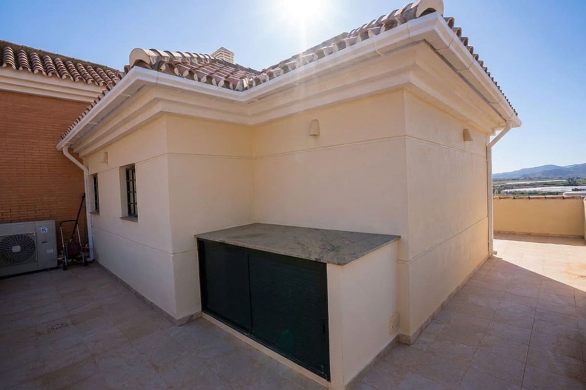 2 slaapkamer Penthouse te koop in Caleta de Velez met zwembad garage - € 485.000 (Ref: 9782200)