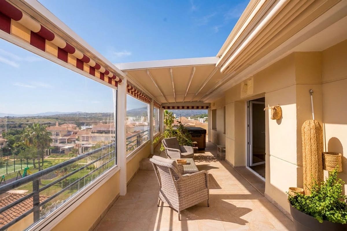 2 slaapkamer Penthouse te koop in Caleta de Velez met zwembad garage - € 485.000 (Ref: 9782200)