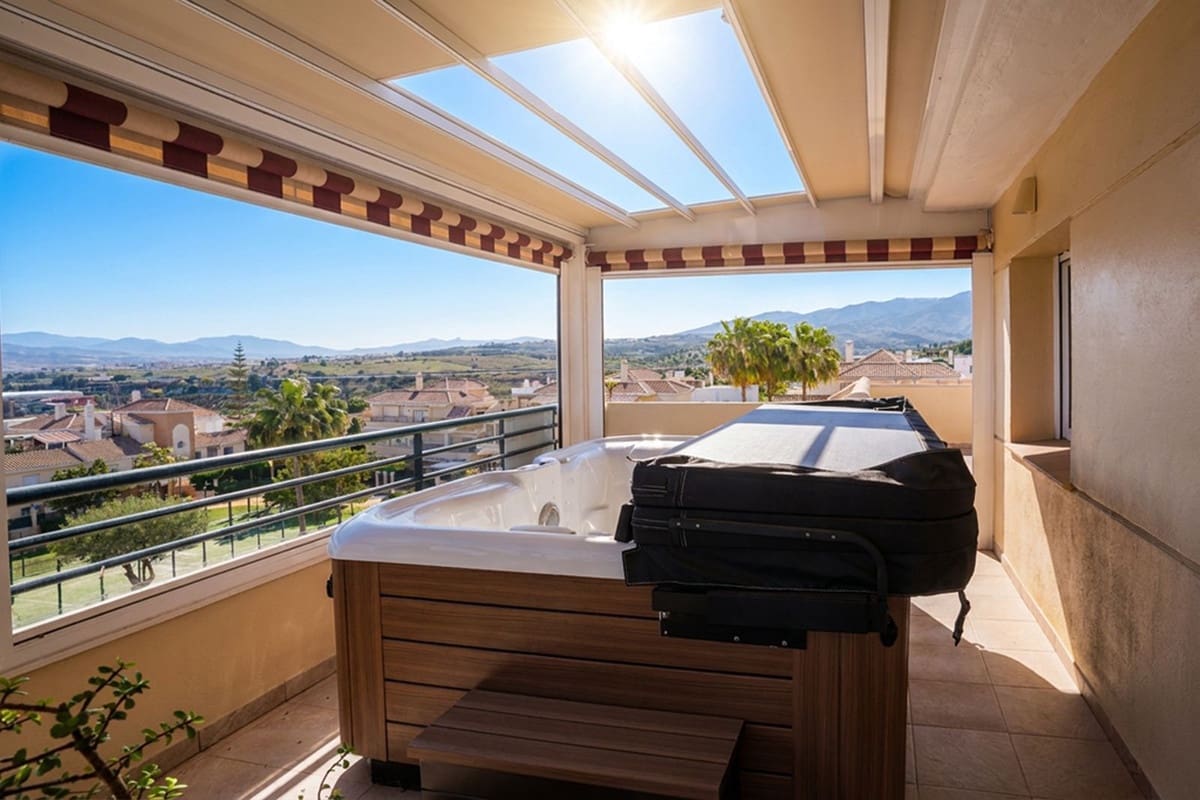 2 slaapkamer Penthouse te koop in Caleta de Velez met zwembad garage - € 485.000 (Ref: 9782200)